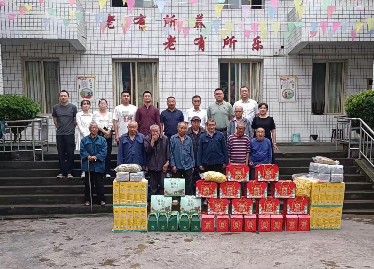 /website-webapp/ewebeditor/uploadfile/ucut1717742091995_市住建局、市建筑業(yè)協(xié)會(huì)慰問利店鎮(zhèn)敬老院