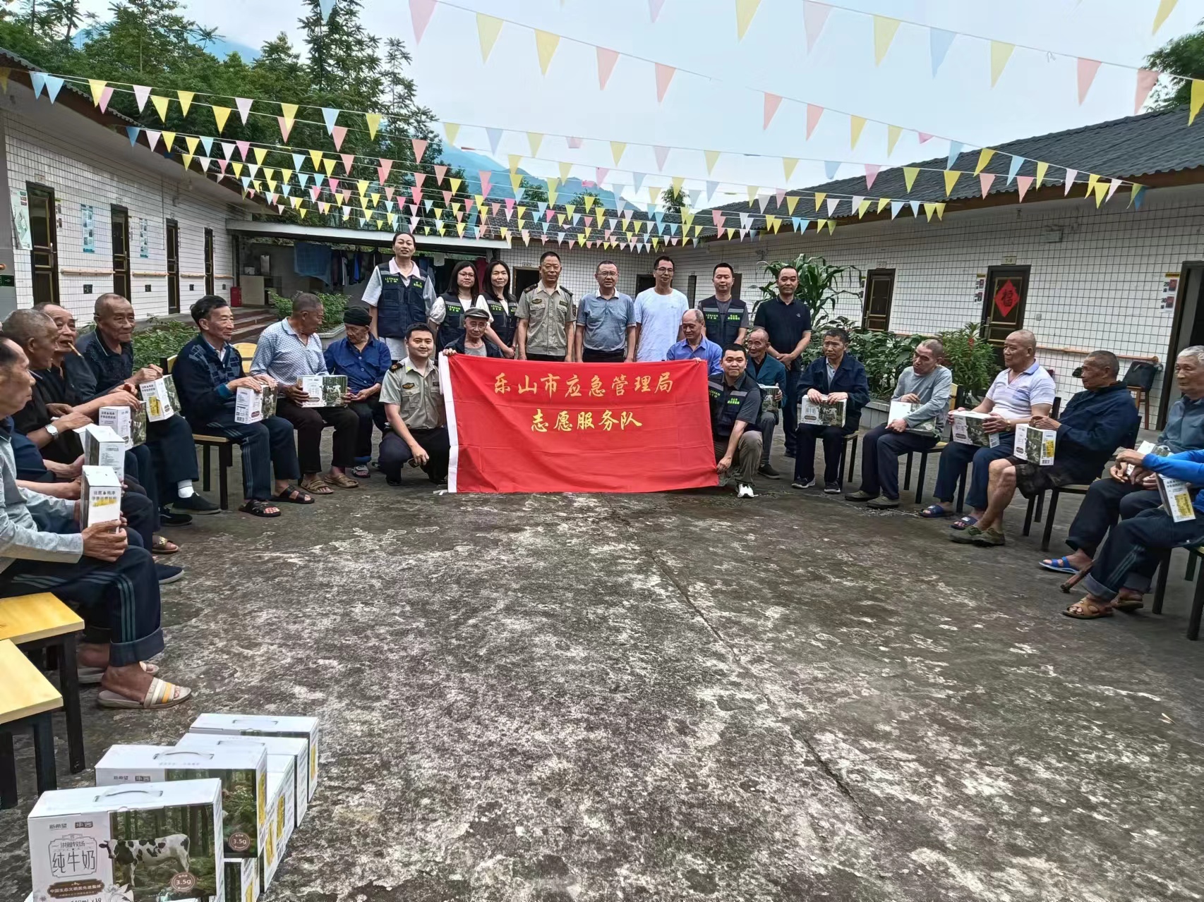 市應(yīng)急局慰問楊村鄉(xiāng)敬老院